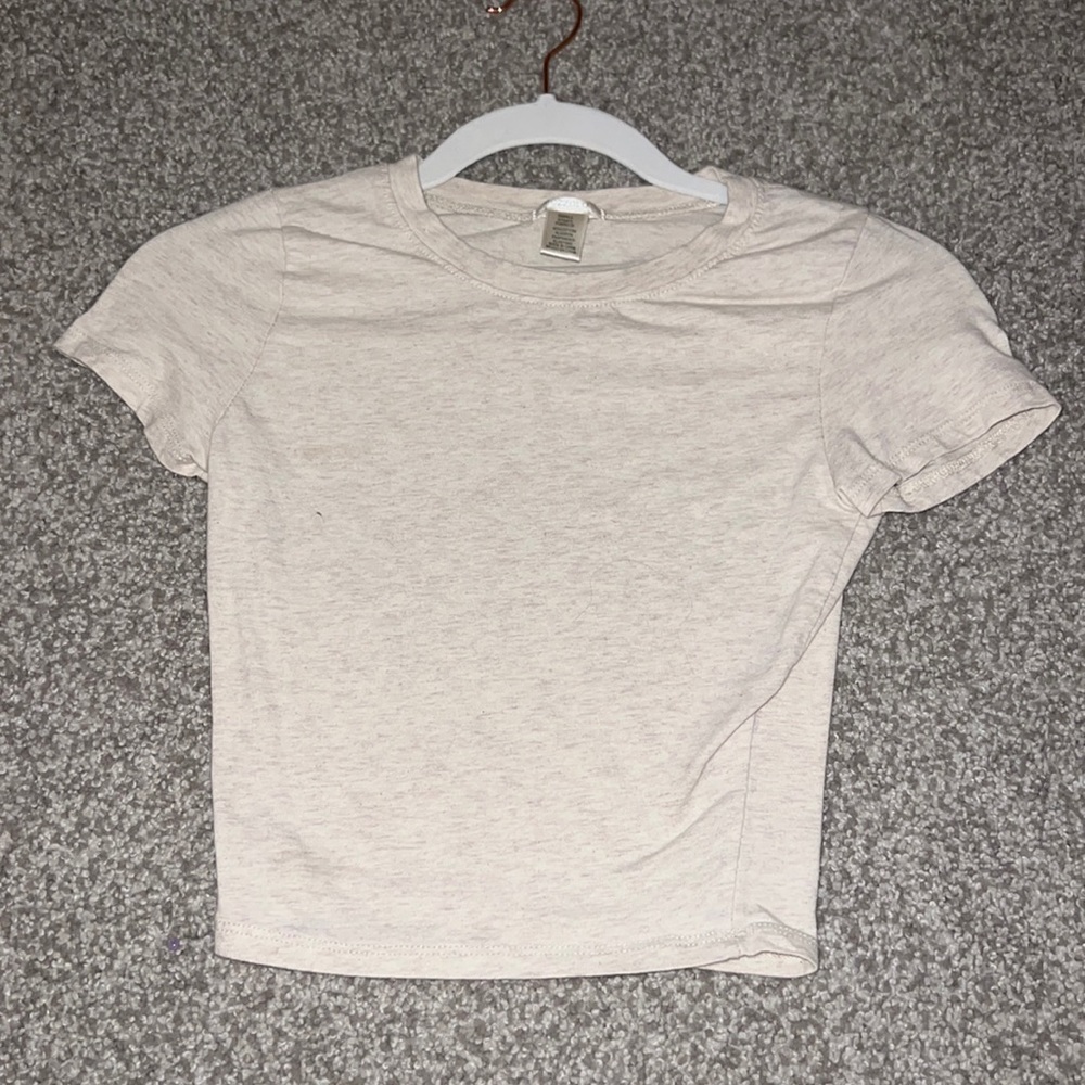 cream cropped tee shirt